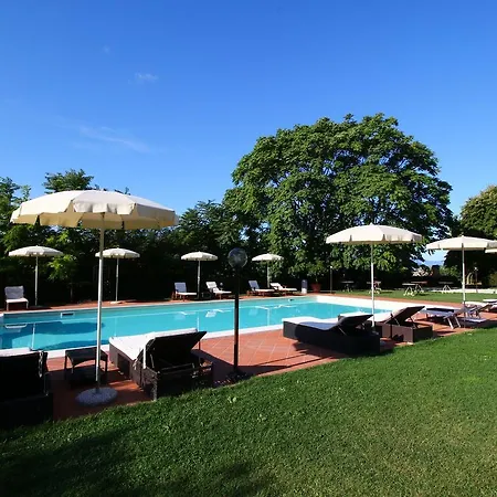 بيت للعطل Cosy In With Pool كولونيلا