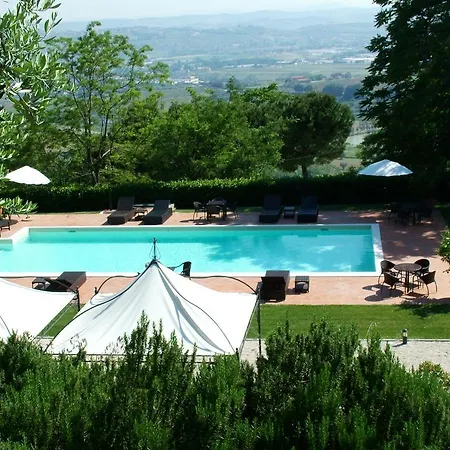 Cosy In With Pool كولونيلا