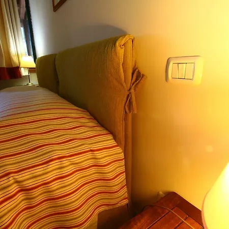 بيت للعطل Cosy In With Pool كولونيلا