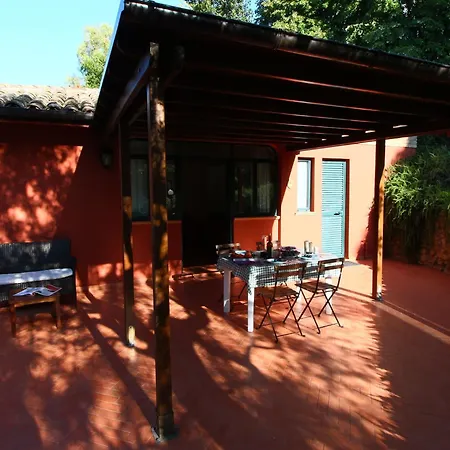 بيت للعطل Cosy In With Pool كولونيلا